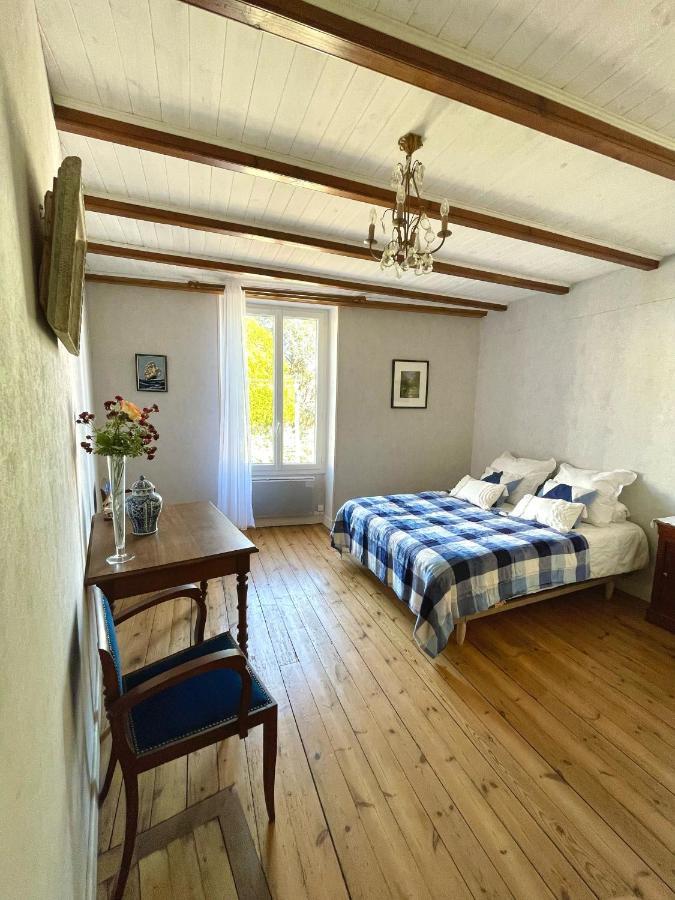 Bed and Breakfast Chez Sarah - L'Escapade Javerlhac-et-la-Chapelle-Saint-Robert Экстерьер фото