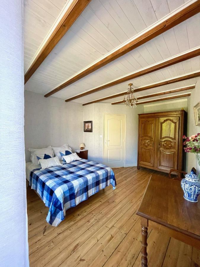 Bed and Breakfast Chez Sarah - L'Escapade Javerlhac-et-la-Chapelle-Saint-Robert Экстерьер фото
